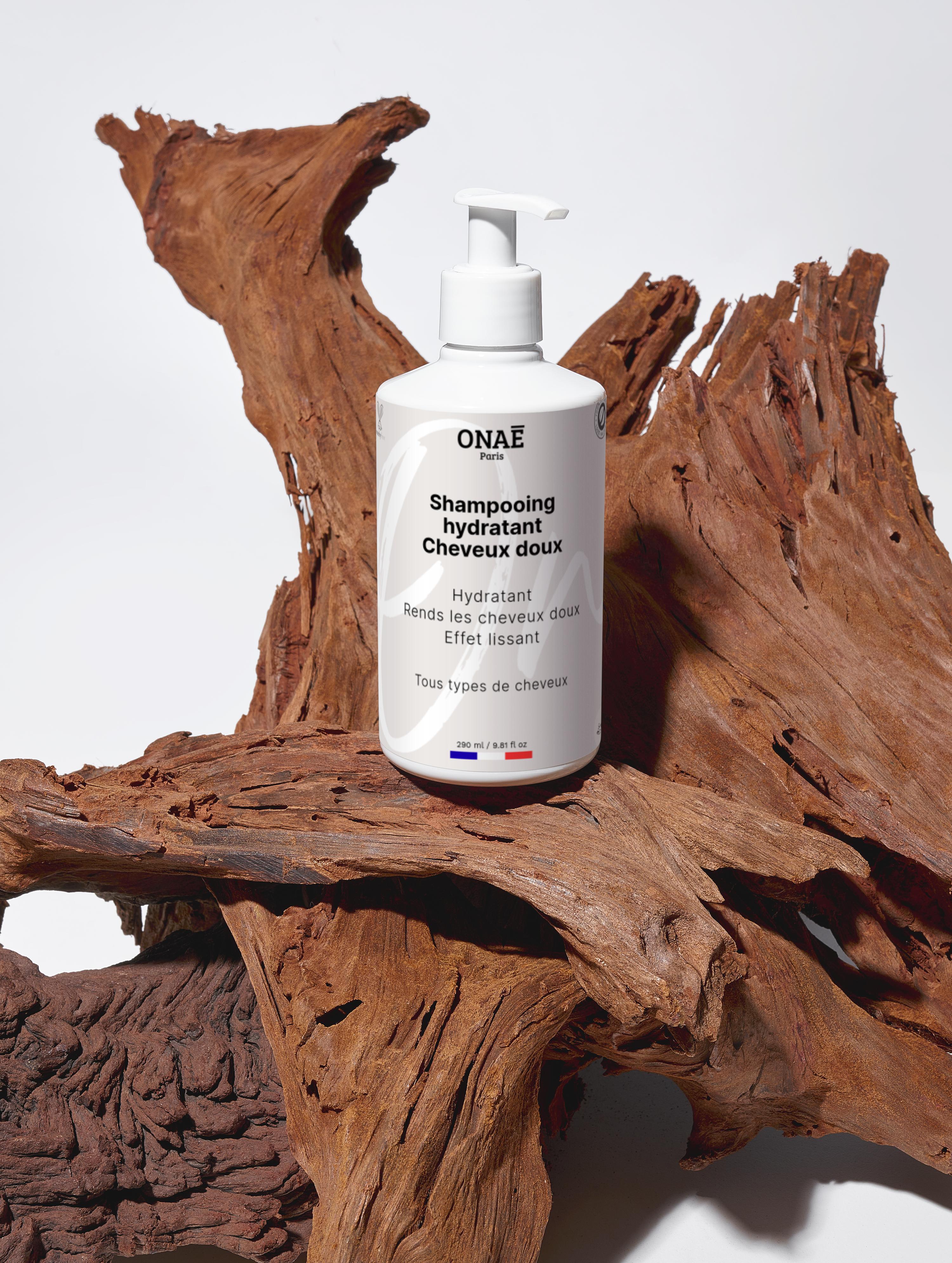 Shampoing hydratant lissant réparateur Onaé Paris - ambiance bois