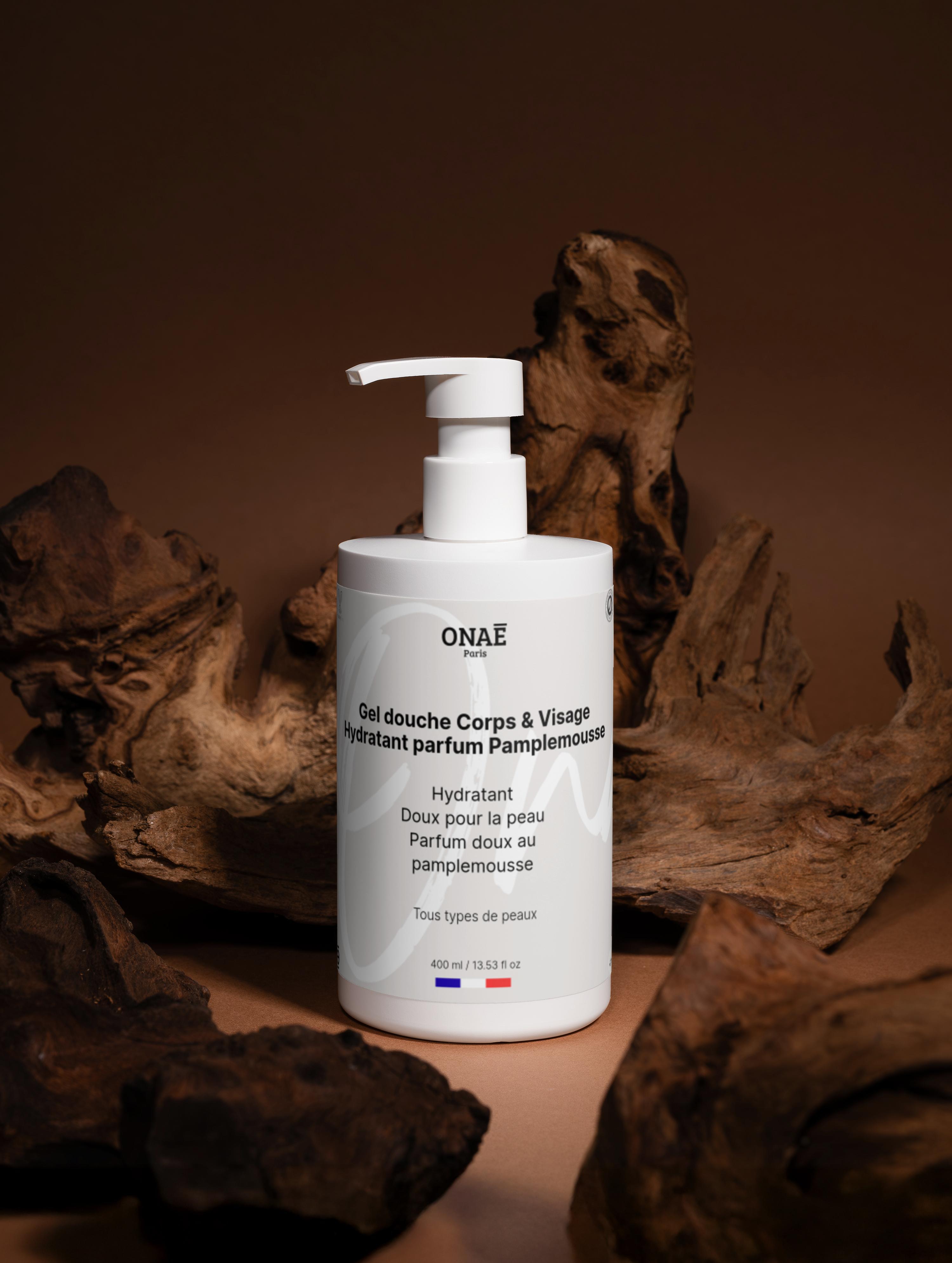 Gel douche corps et visage hydratant parfum pamplemousse Onaé Paris tous types de peaux - ambiance naturelle