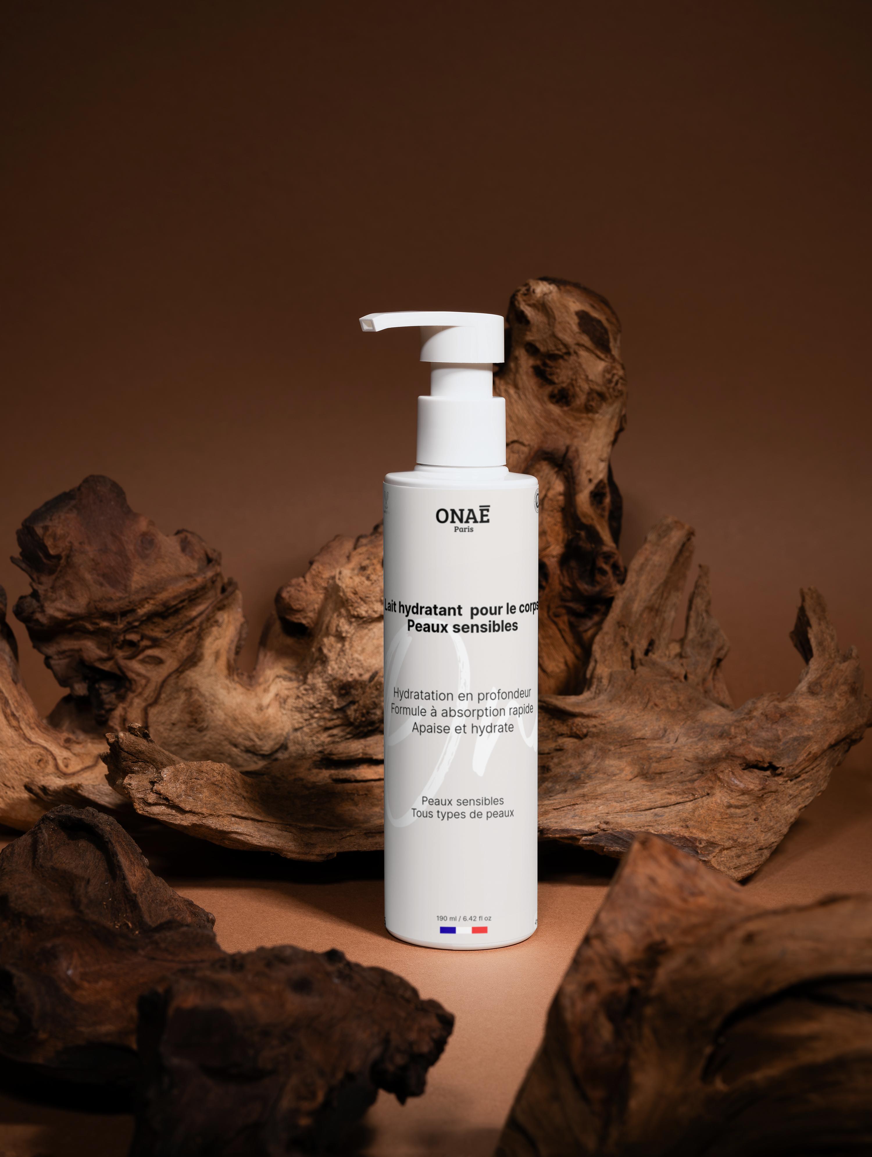 Lait hydratant pour le corps peaux sensibles Onaé paris tous types de peaux - ambiance naturelle