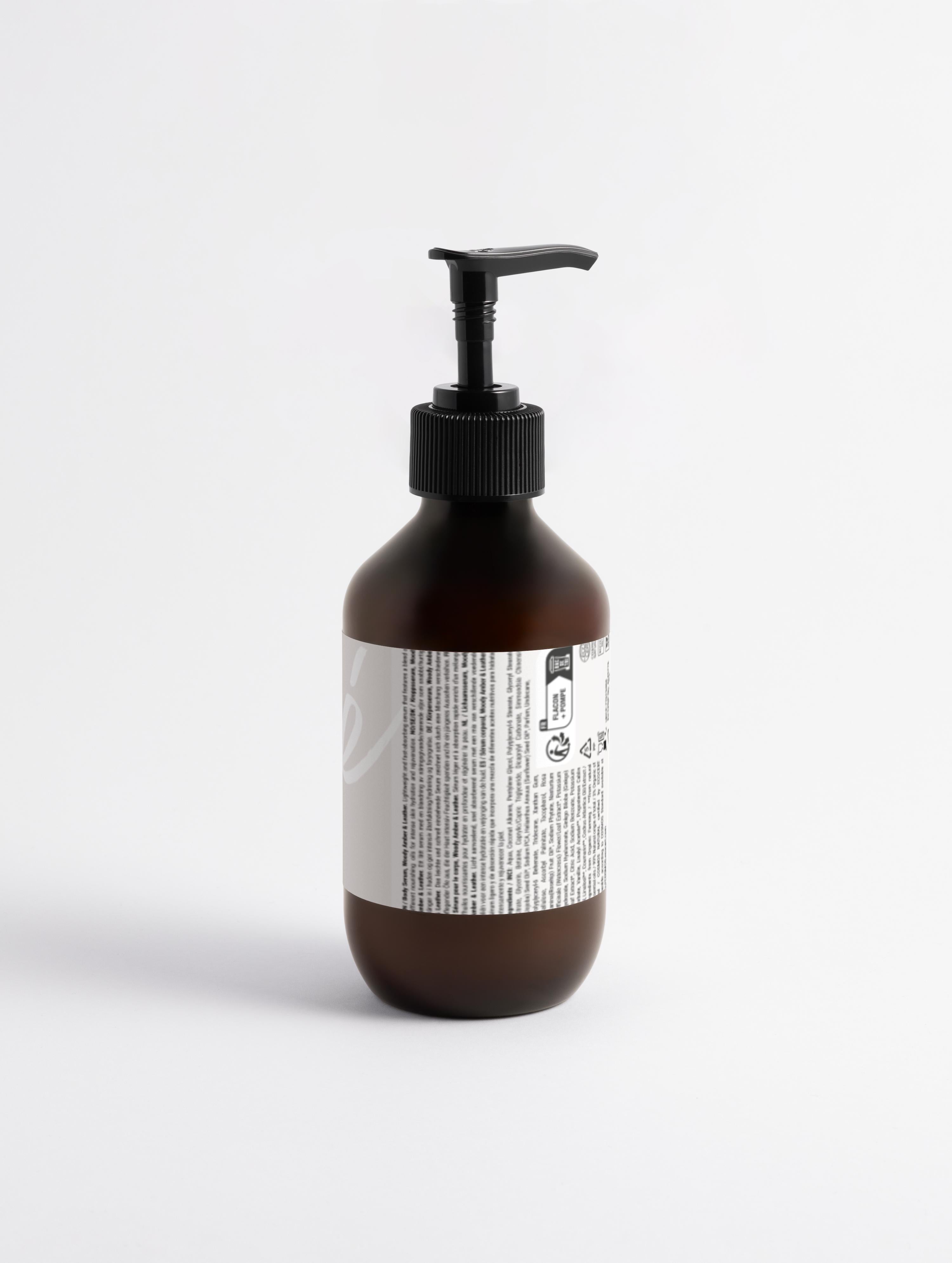 Sérum pour le corps hydratant parfum Ambre boisée et cuir Onaé tous types de peaux - flacon vue de dos
