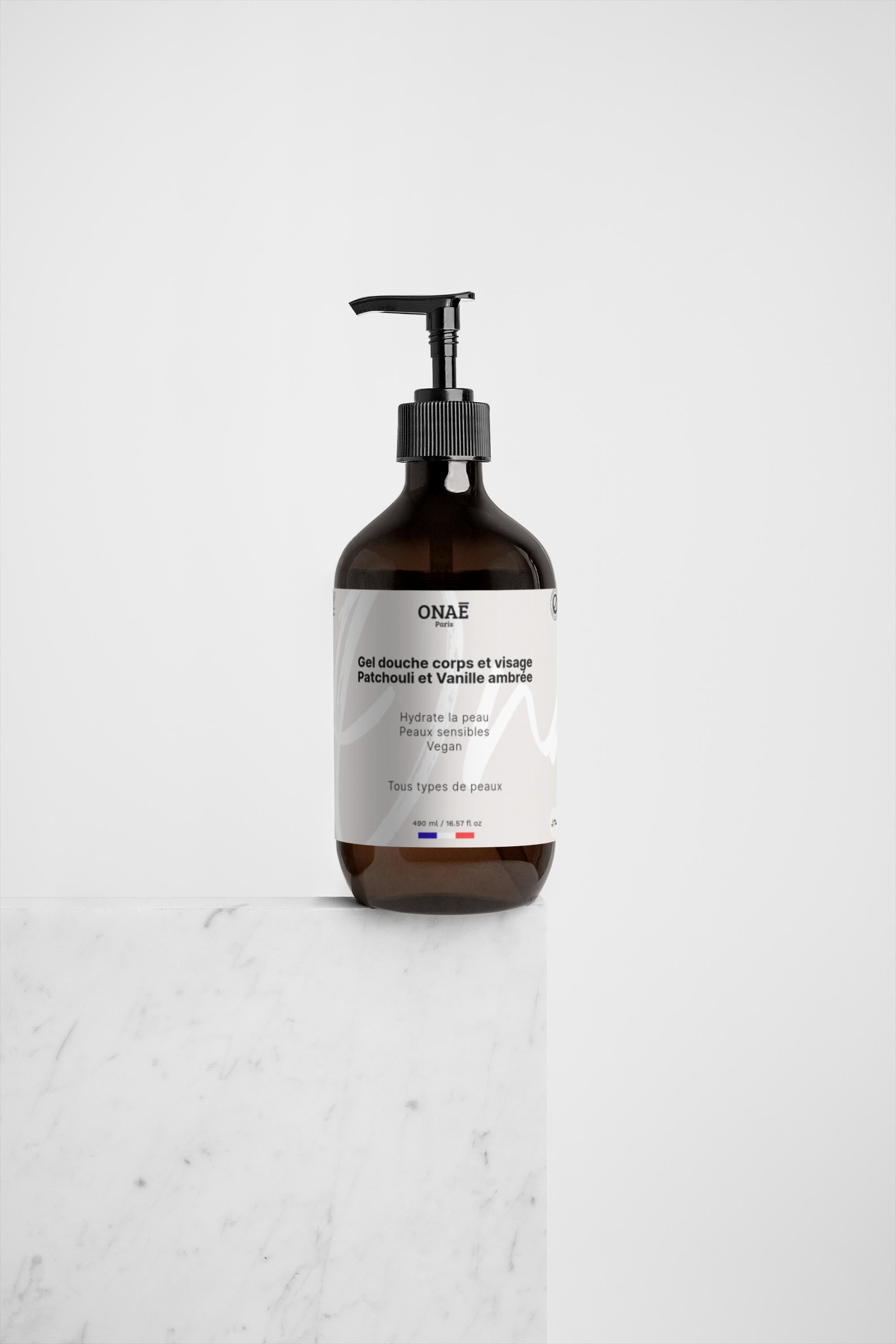 Gel douche corps et visage Patchouli et Vanille ambrée Onaé paris tous types de peaux - ambiance lifestyle