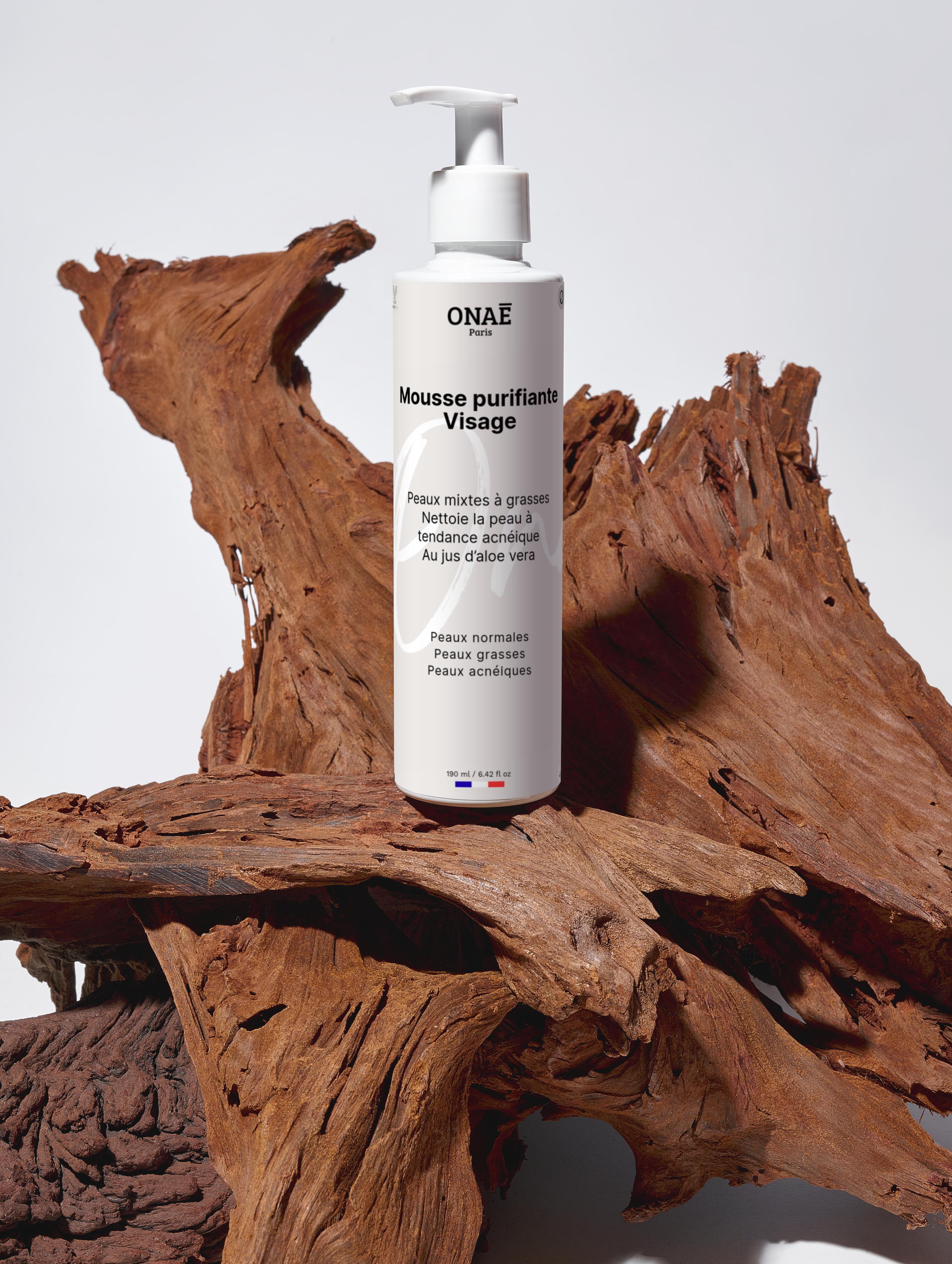 Mousse nettoyante et purifiante pour le visage spéciale acné Onaé paris tous types de peaux - ambiance bois