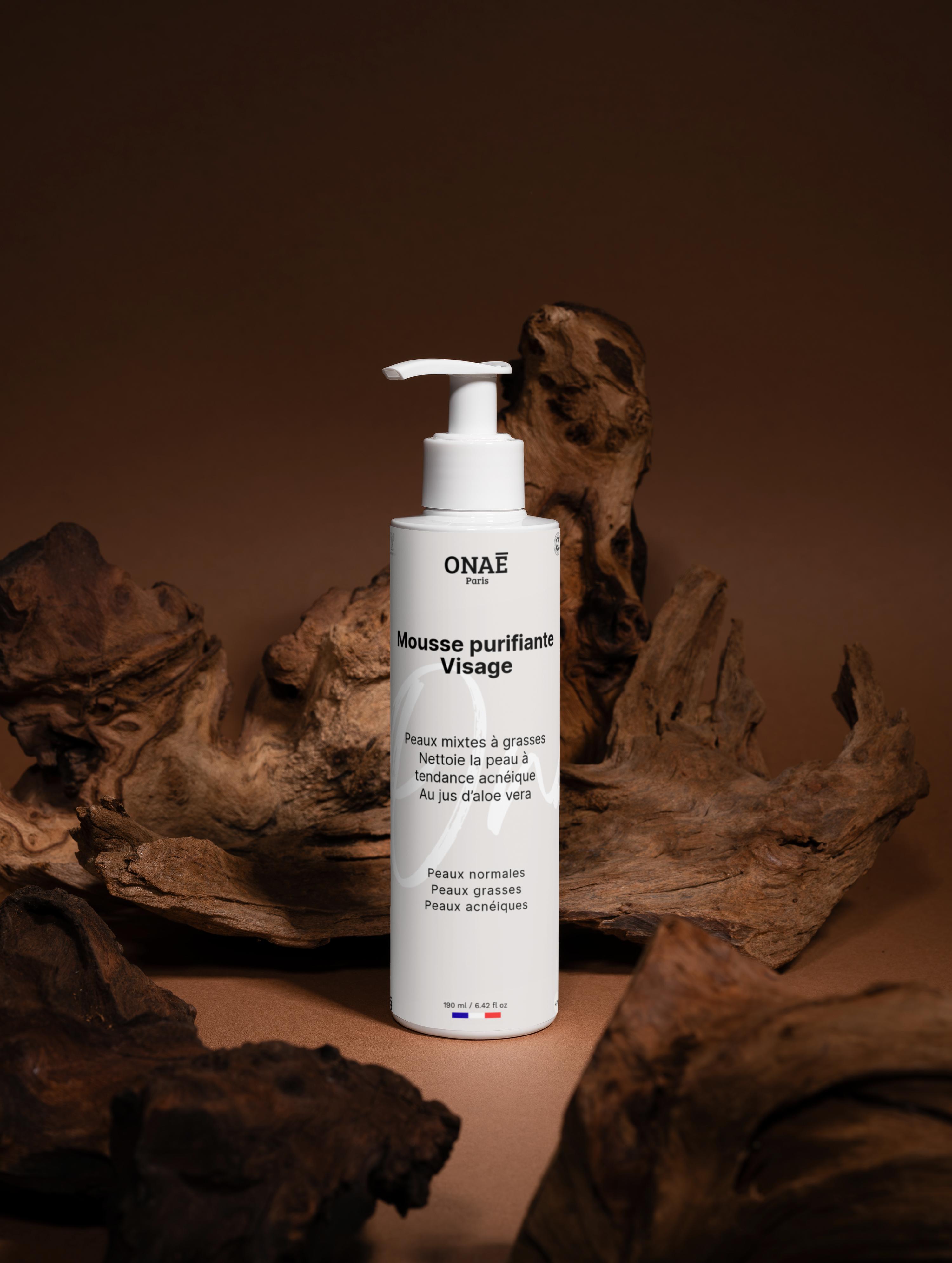 Mousse nettoyante et purifiante pour le visage spéciale acné Onaé paris tous types de peaux - ambiance rochers