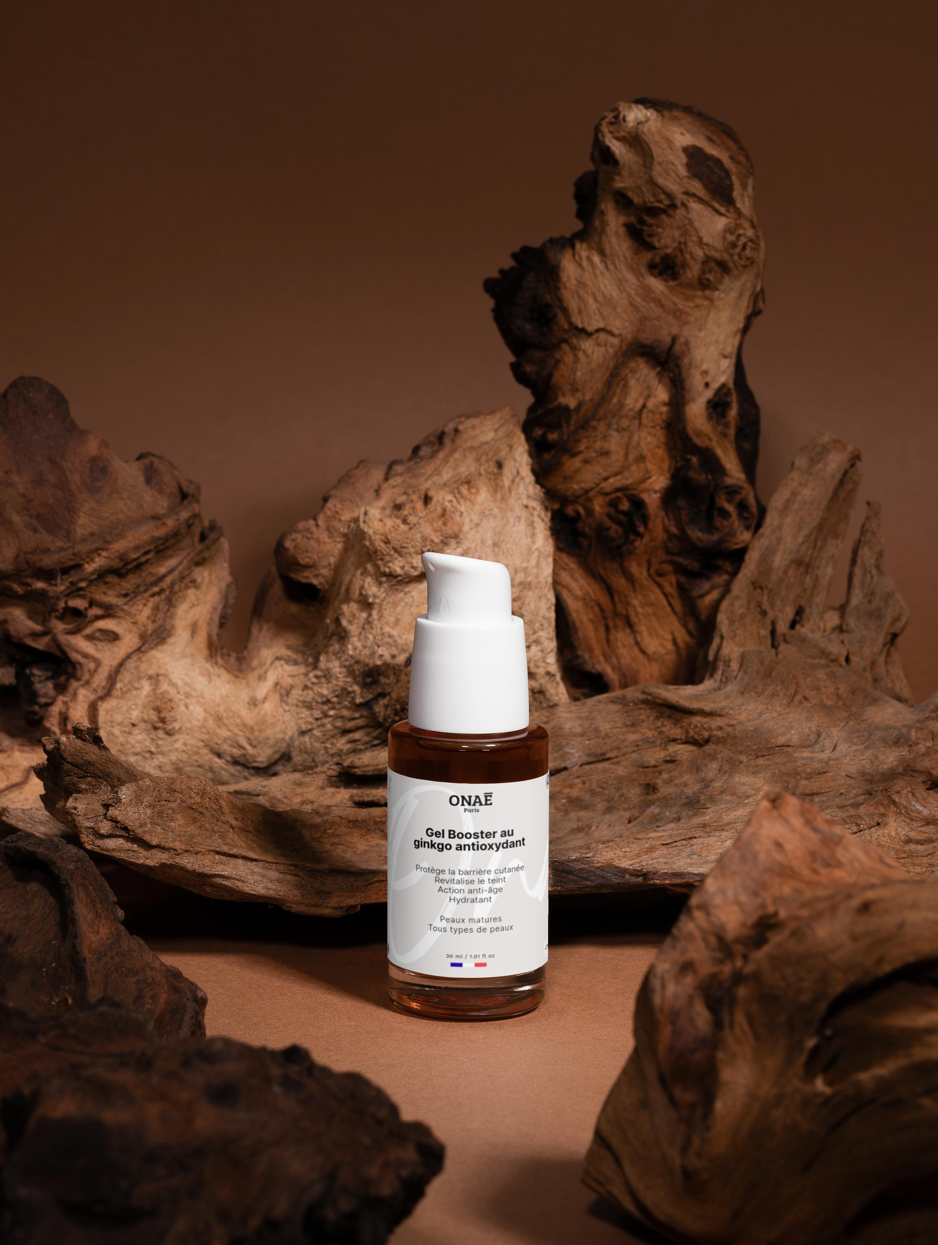 Gel pour le visage booster antioxydant au gingko Onaé paris tous types de peaux - ambiance naturelle
