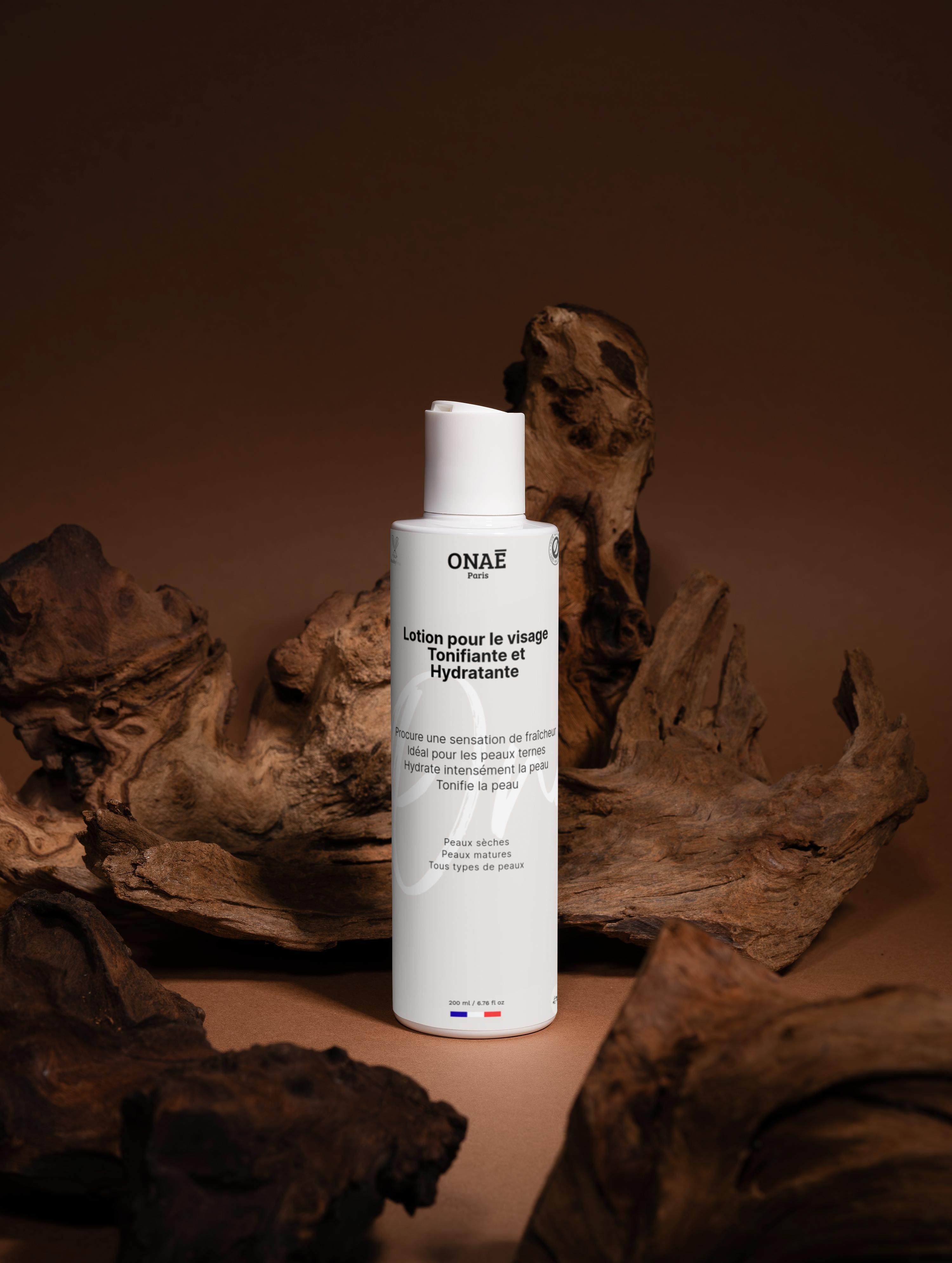 Lotion pour le visage hydratante et tonifiante Onaé paris tous types de peaux - ambiance boisée