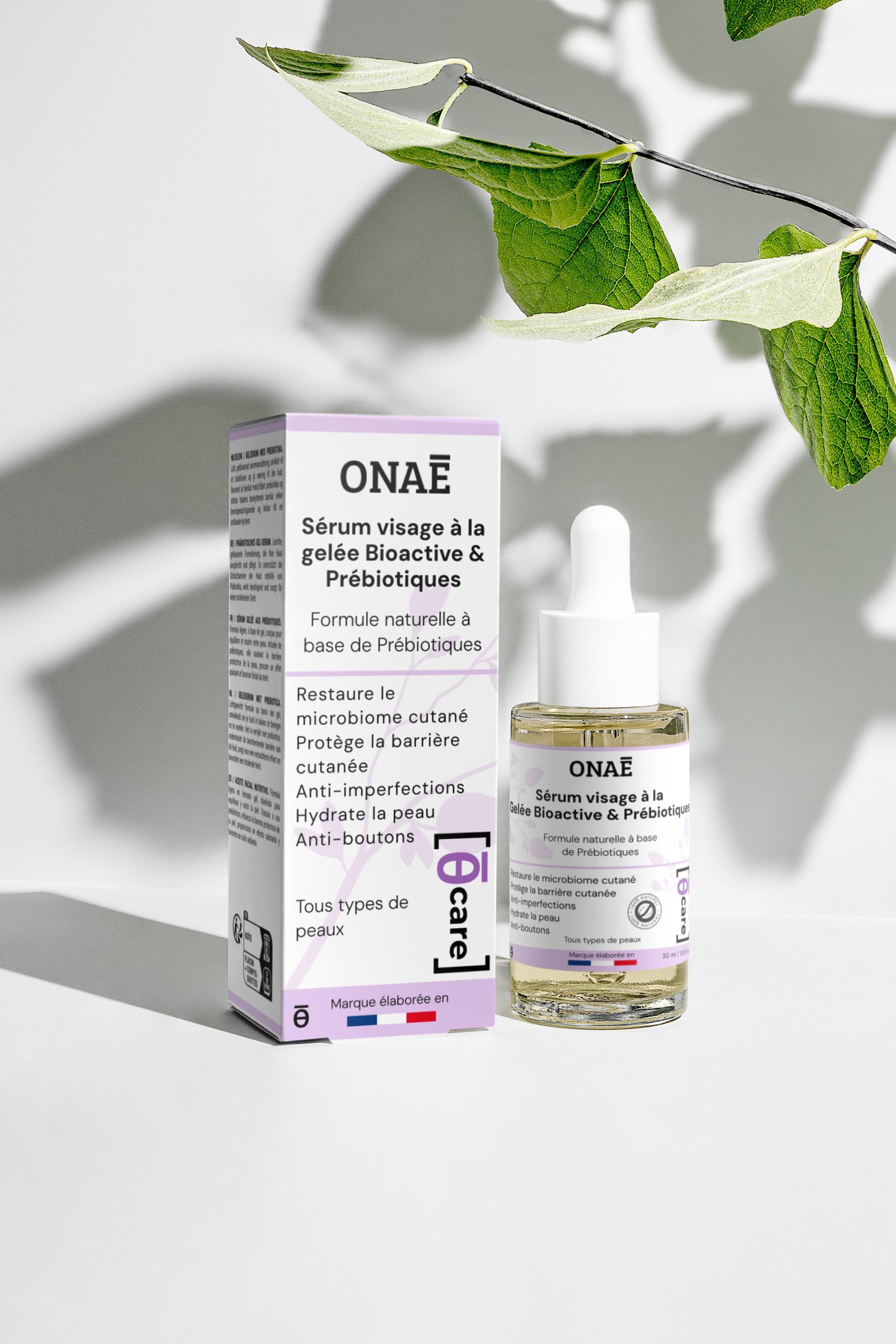 Sérum pour le visage à la gelée bioactive et aux prébiotiques Onaé Paris - flacon et boîte photo