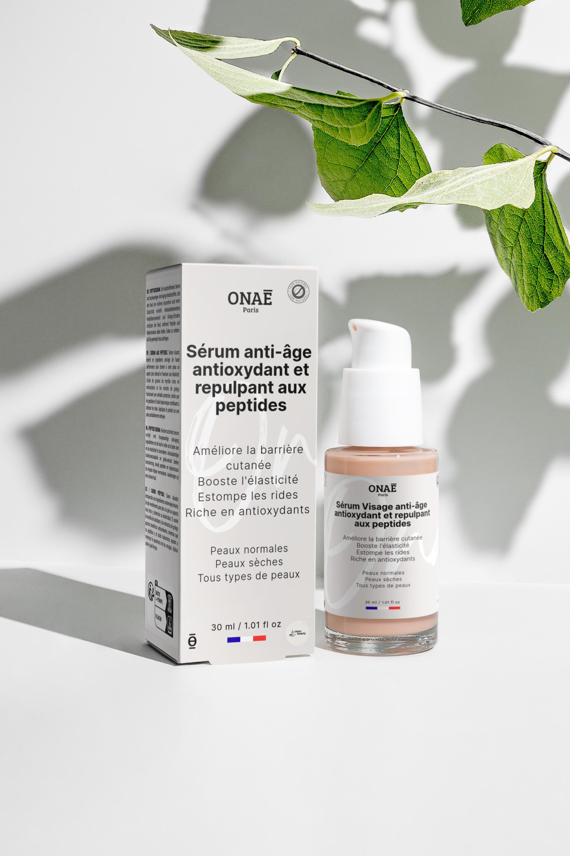 Sérum pour le visage anti-âge antioxydant et repulpant aux peptides Onaé paris tous types de peaux - ambiance lifestyle