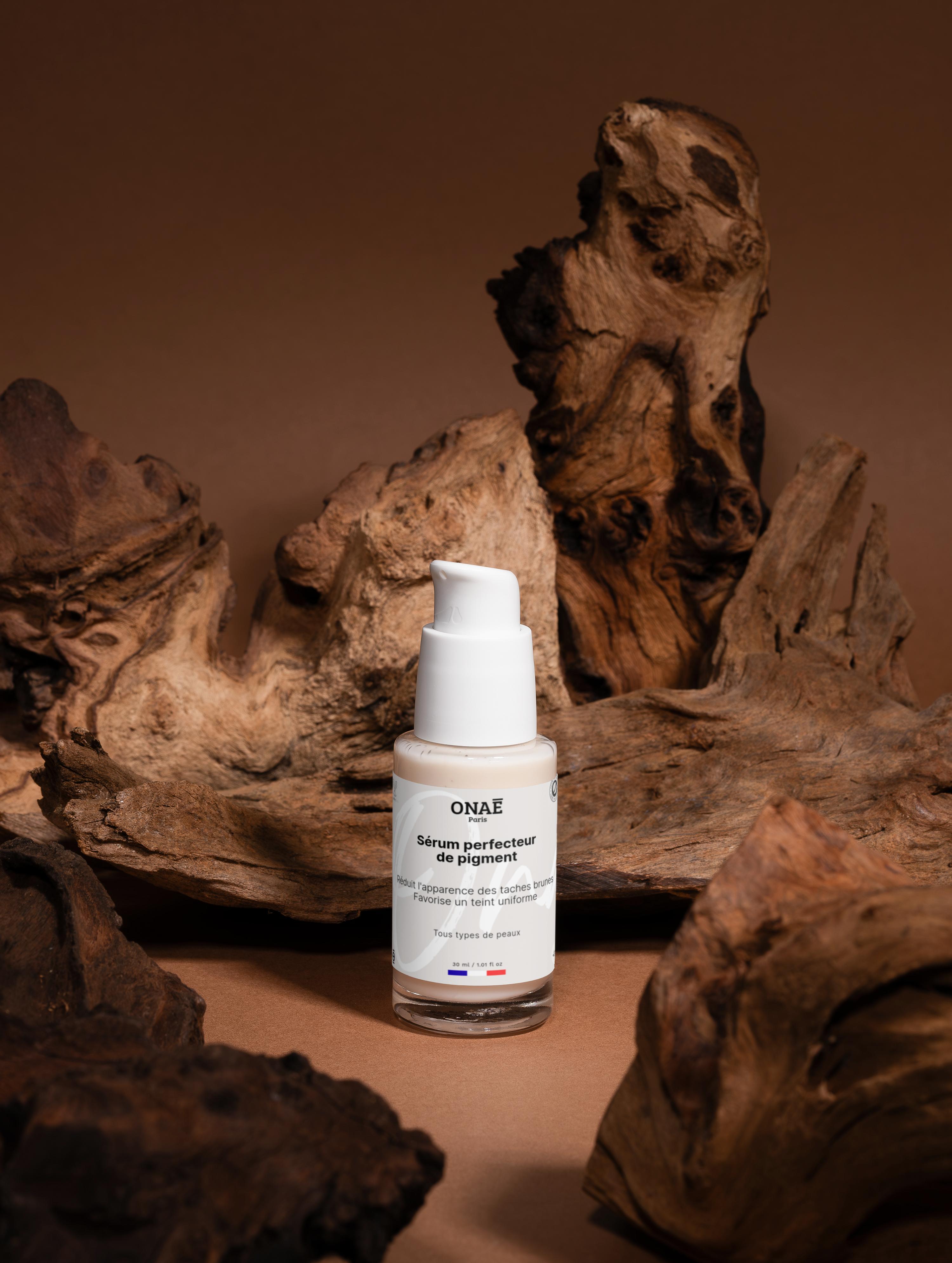 Sérum pour le visage perfecteur de teint et pigment Onaé paris - ambiance naturelle