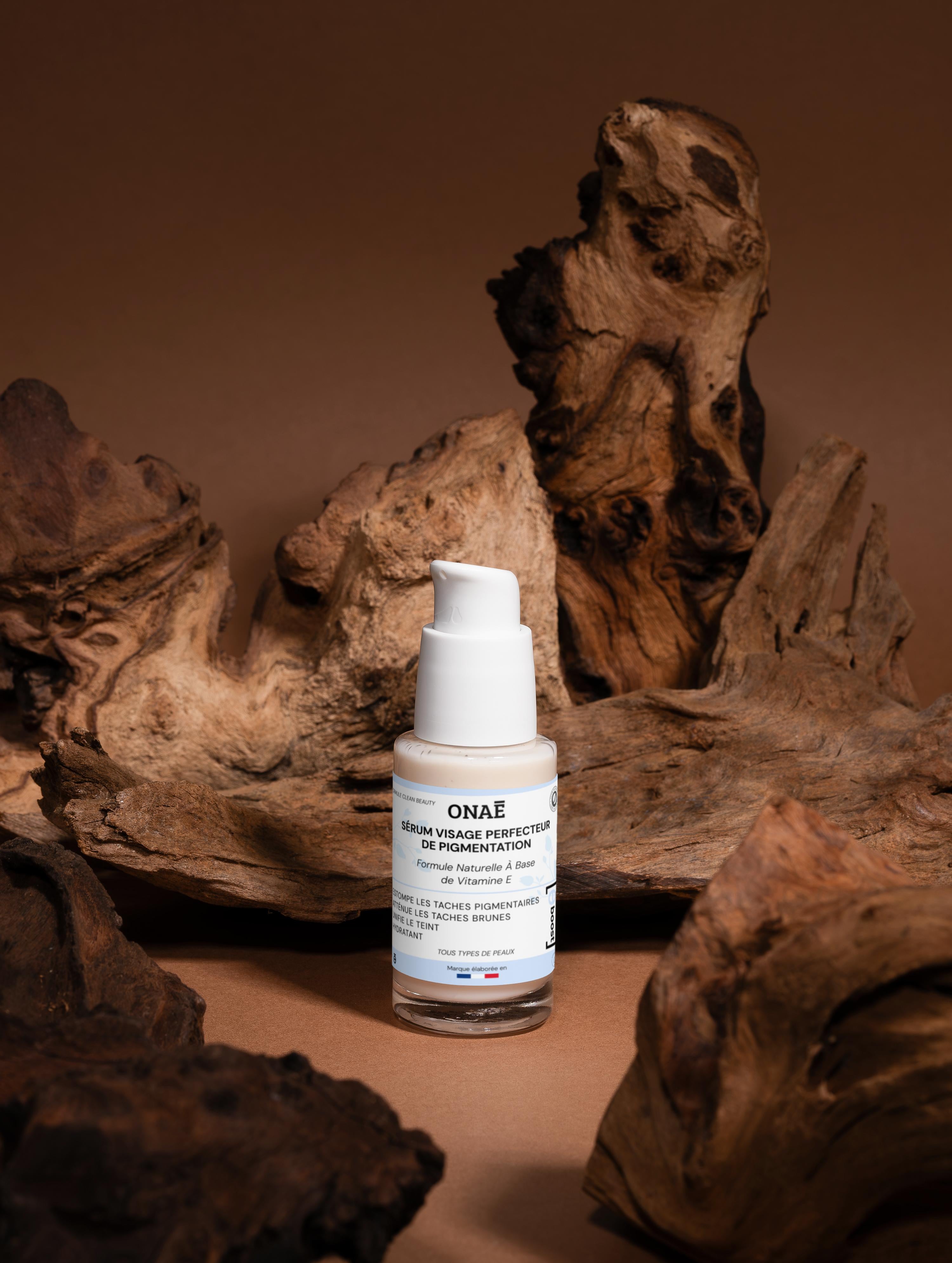 Sérum pour le visage perfecteur de pigmentation Onaé Paris tous types de peaux - ambiance naturelle