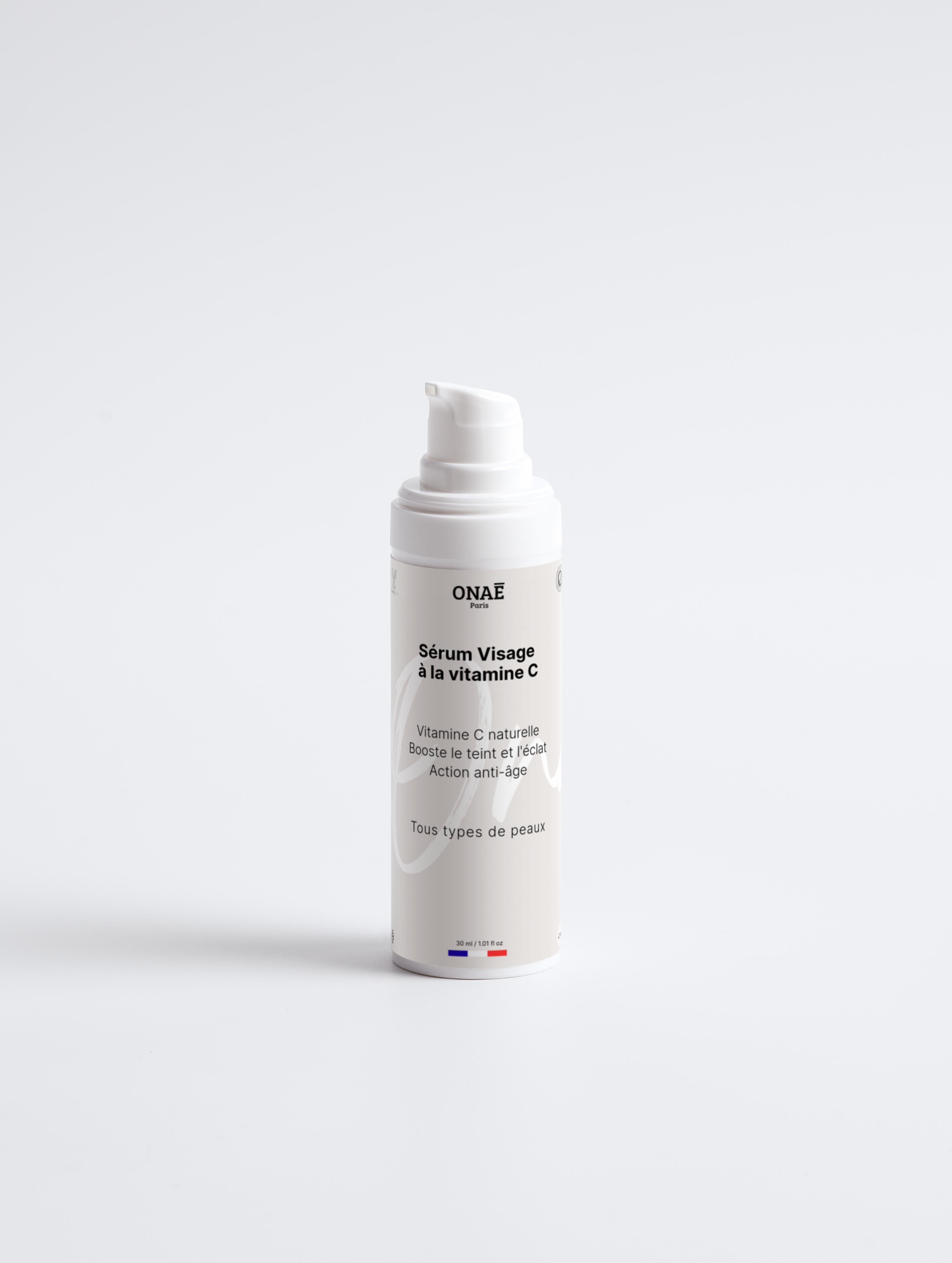 Sérum pour le visage anti-âge à la vitamine C Onaé paris tous types de peaux - flacon vue de face