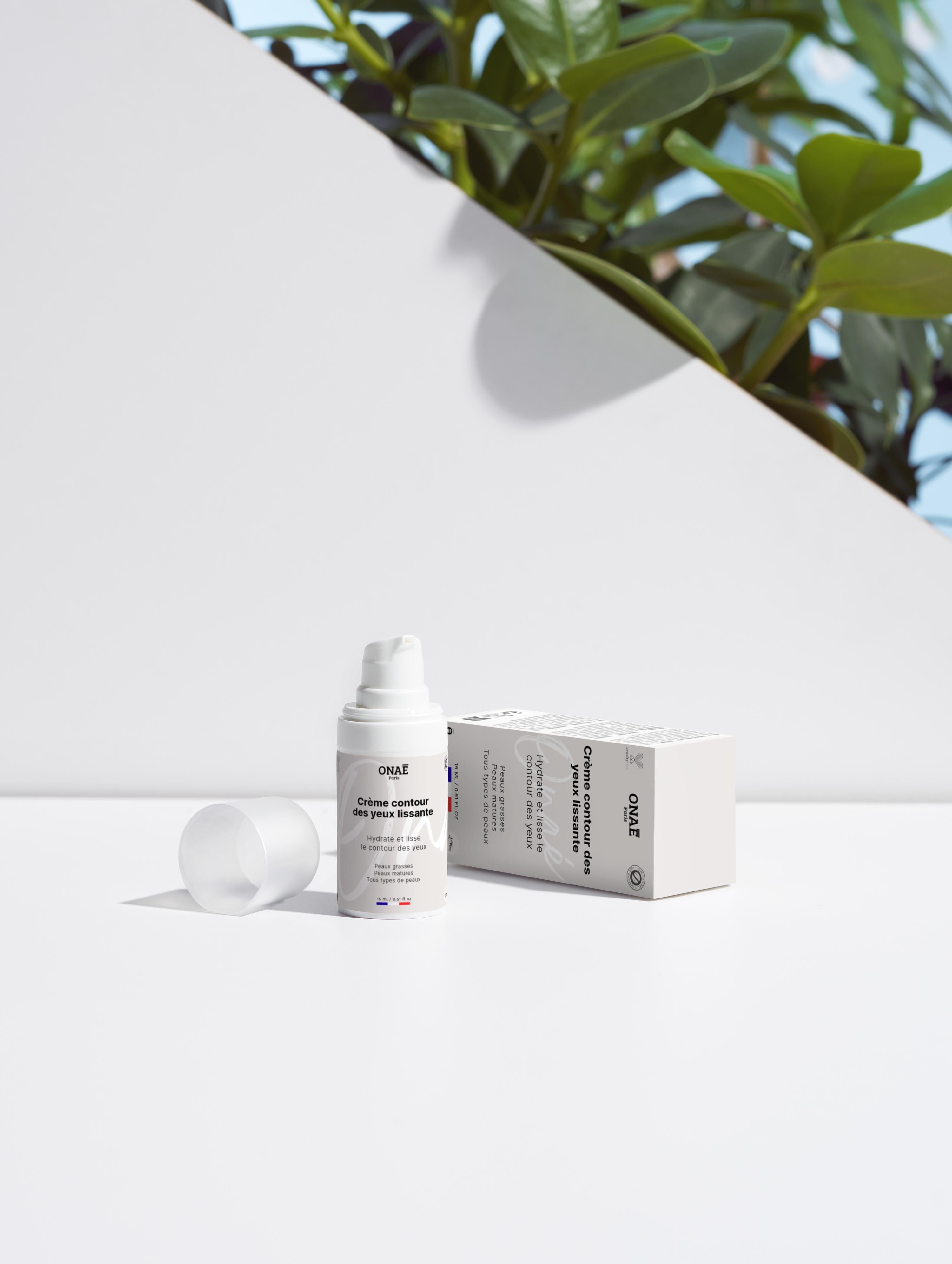 Crème pour le contour des yeux lissante Onaé paris-ambiance lifestyle
