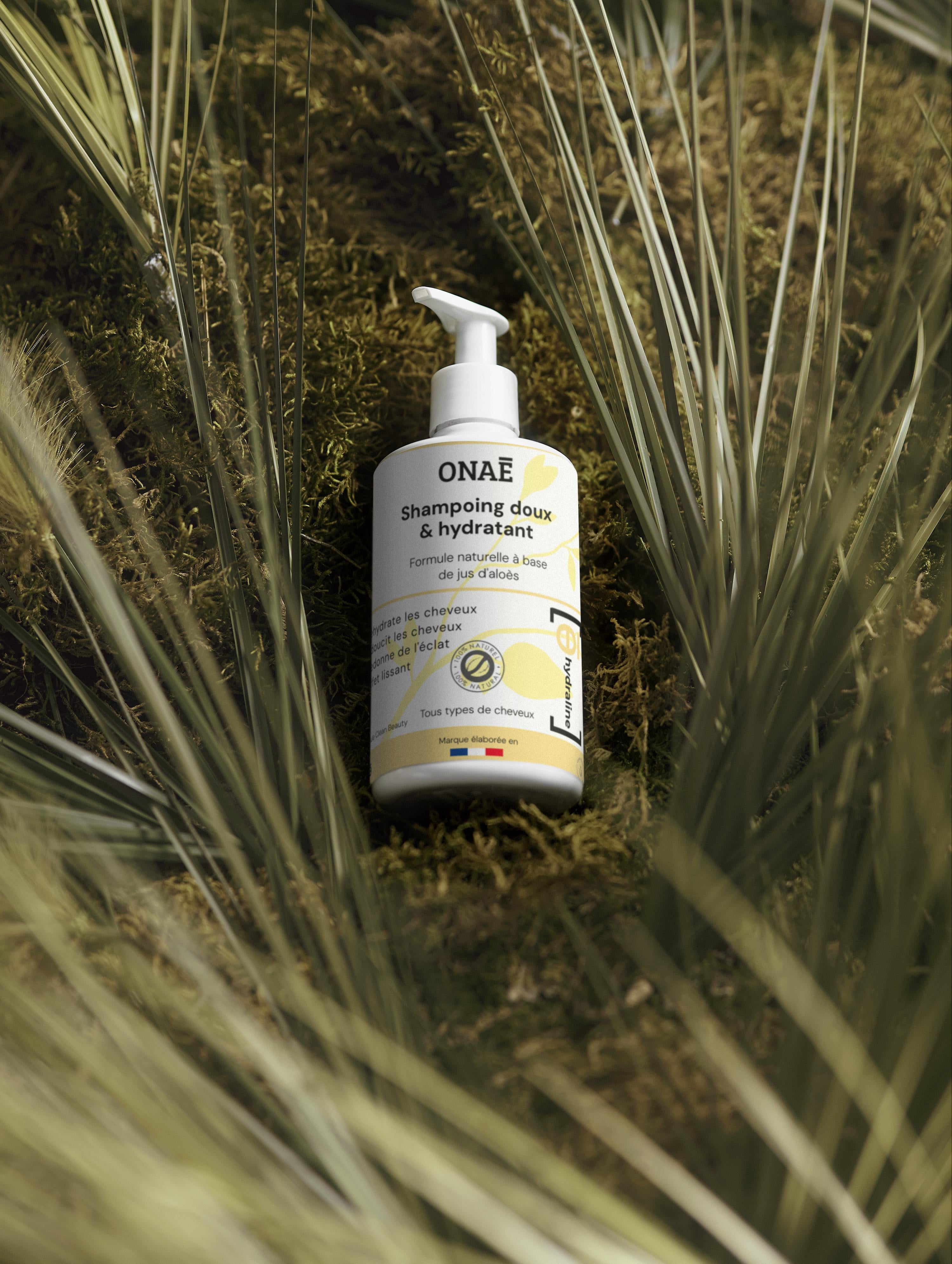 Shampoing hydratant  cheveux doux Onaé Paris tous types de cheveux - ambiance naturelle