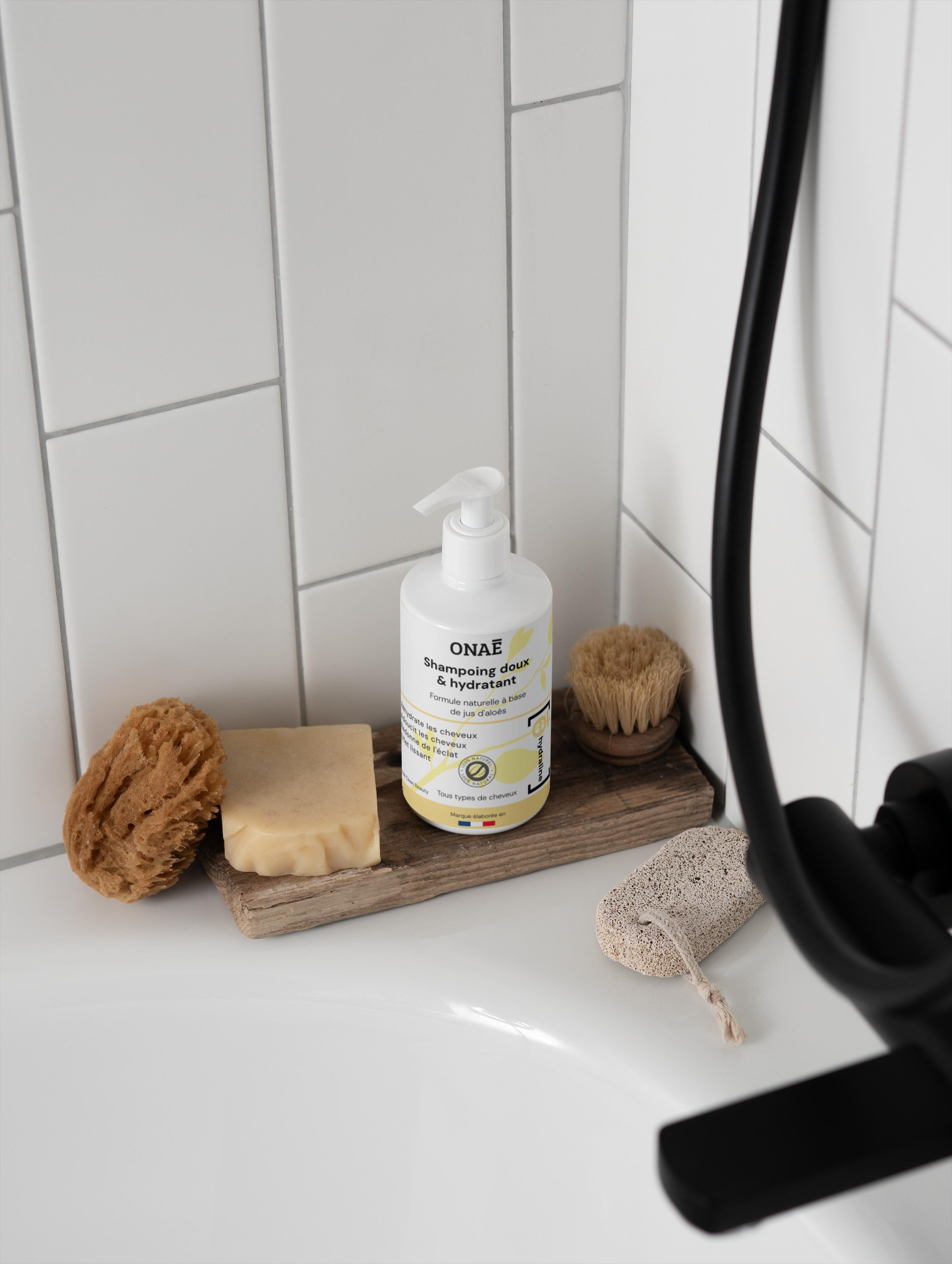 Shampoing hydratant  cheveux doux Onaé Paris tous types de cheveux - salle de bains